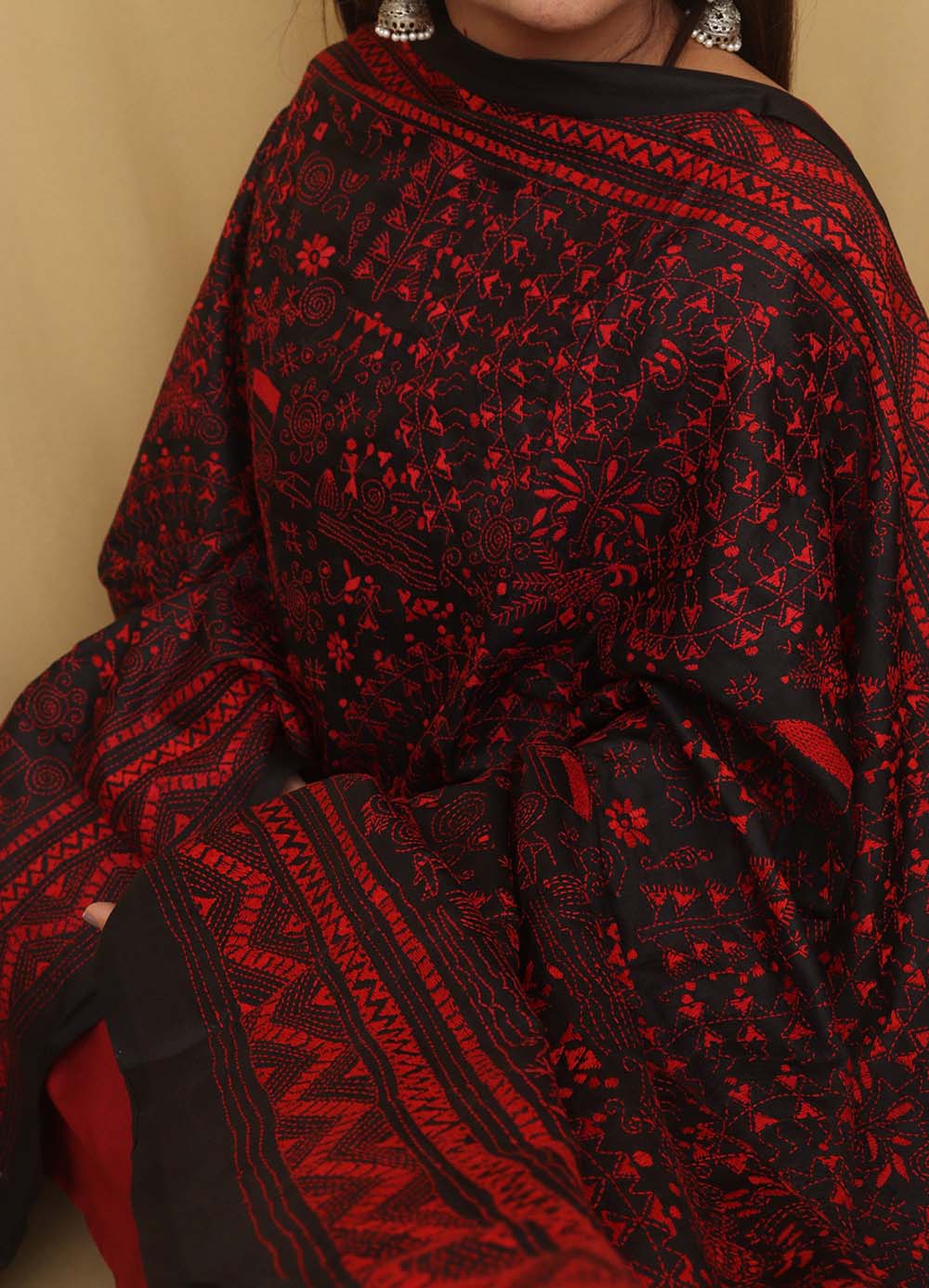 Hand-Embroidered Kantha Silk Dupatta with Warli Design - Luxurion World