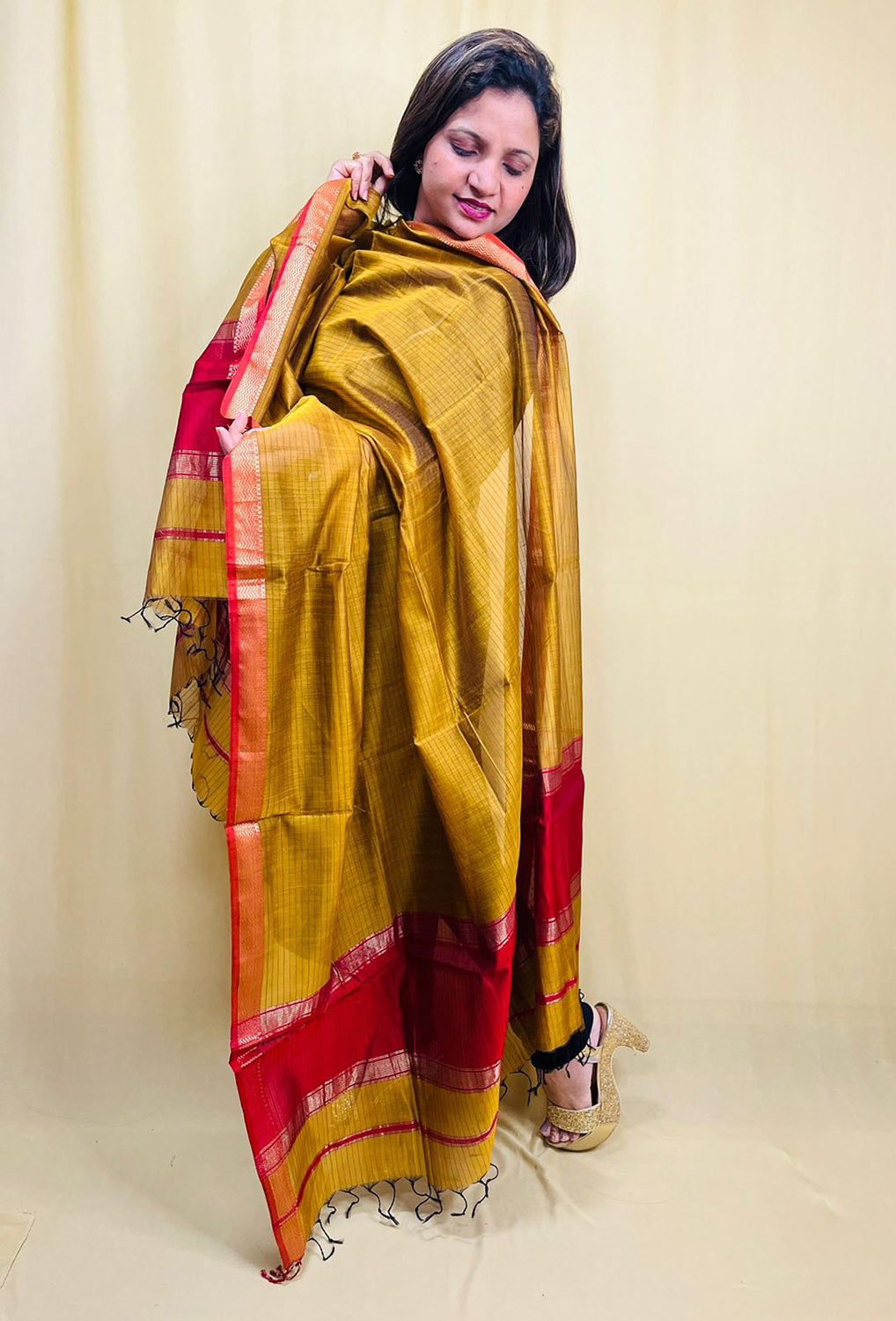 Stunning Yellow Maheshwari Silk Cotton Dupatta - Handloom Crafted - Luxurion World