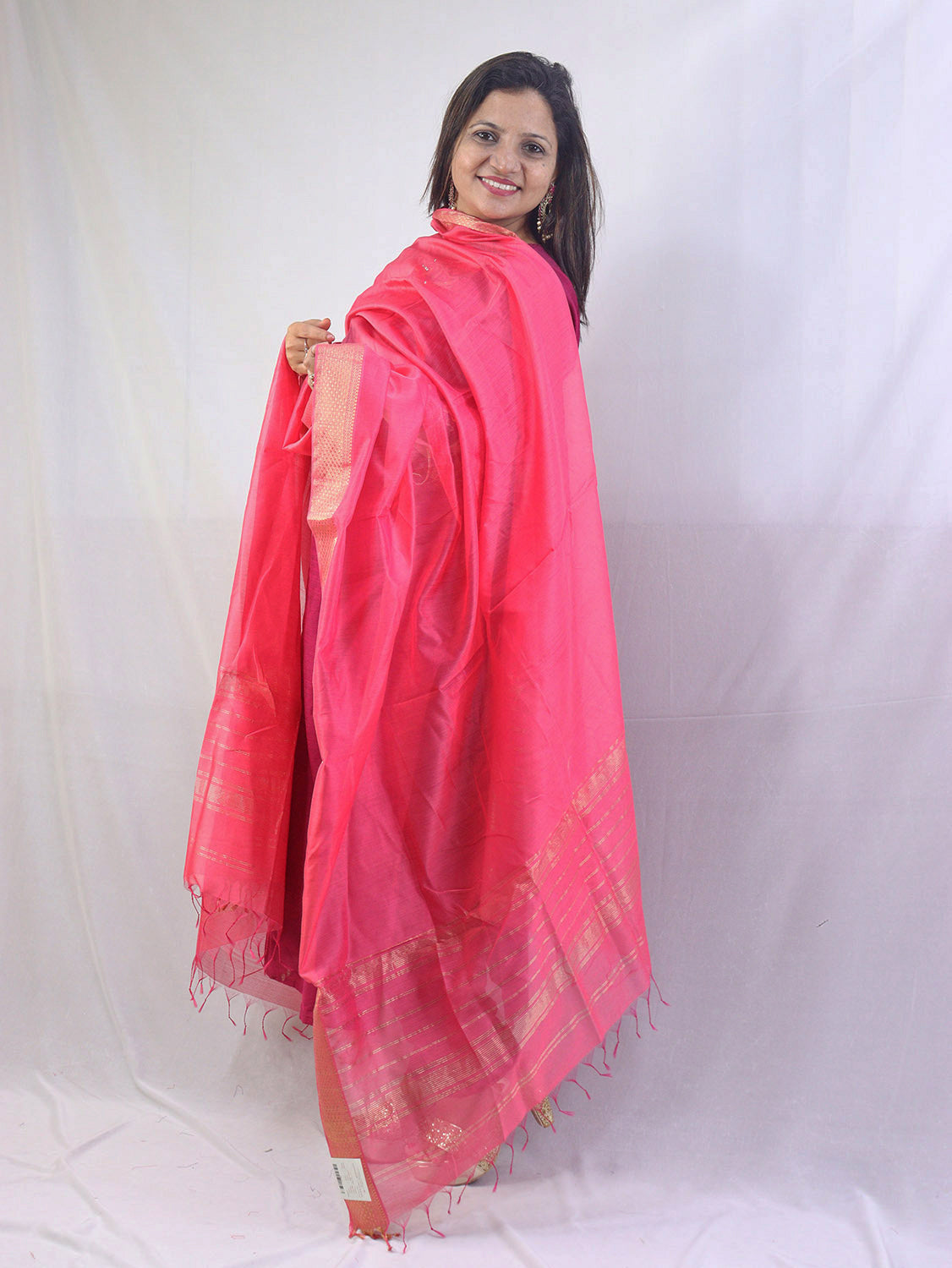 Stylish Pink Maheshwari Handloom Silk Cotton Dupatta - Perfect Accessory! - Luxurion World