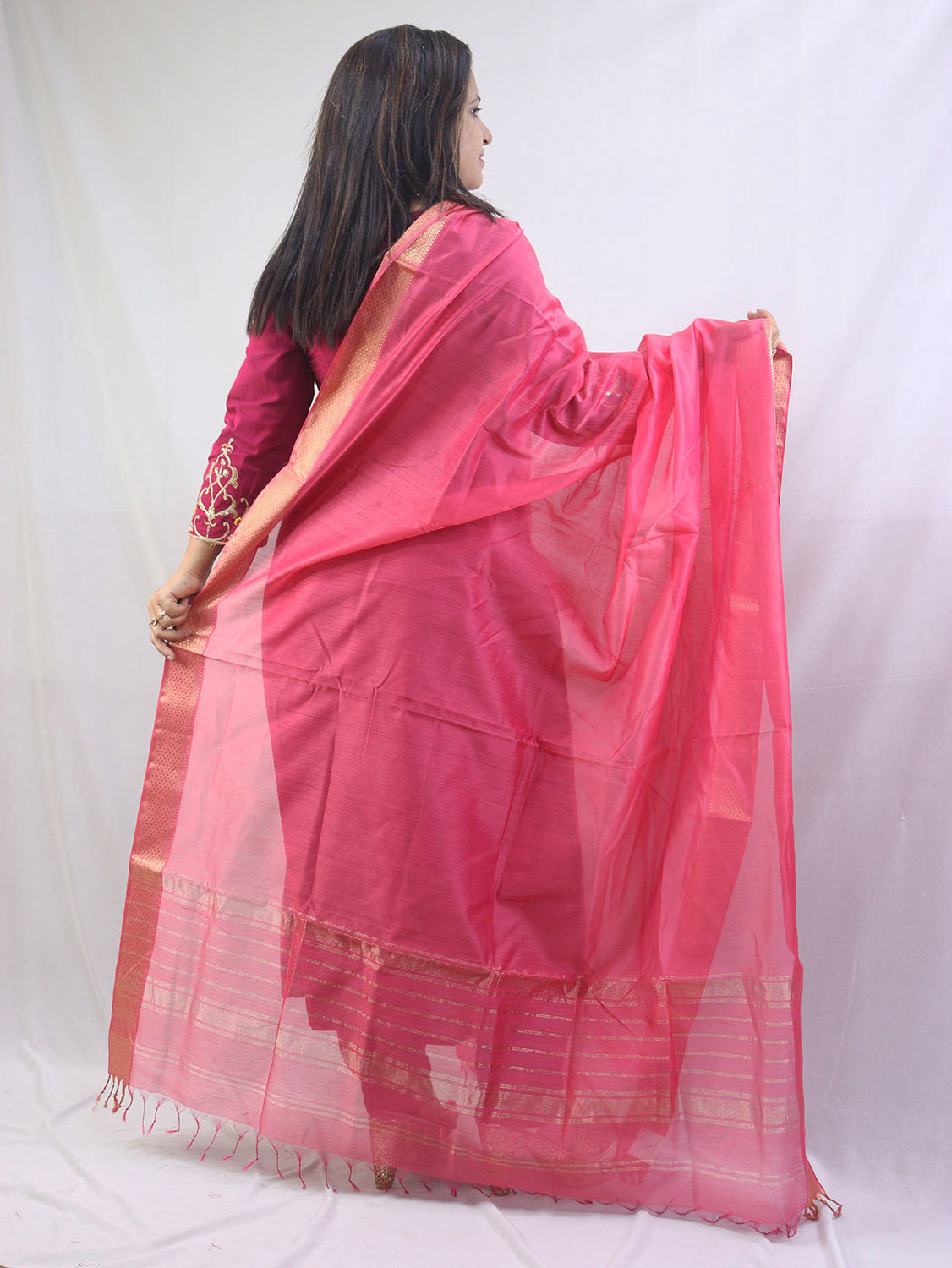 Stylish Pink Maheshwari Handloom Silk Cotton Dupatta - Perfect Accessory! - Luxurion World
