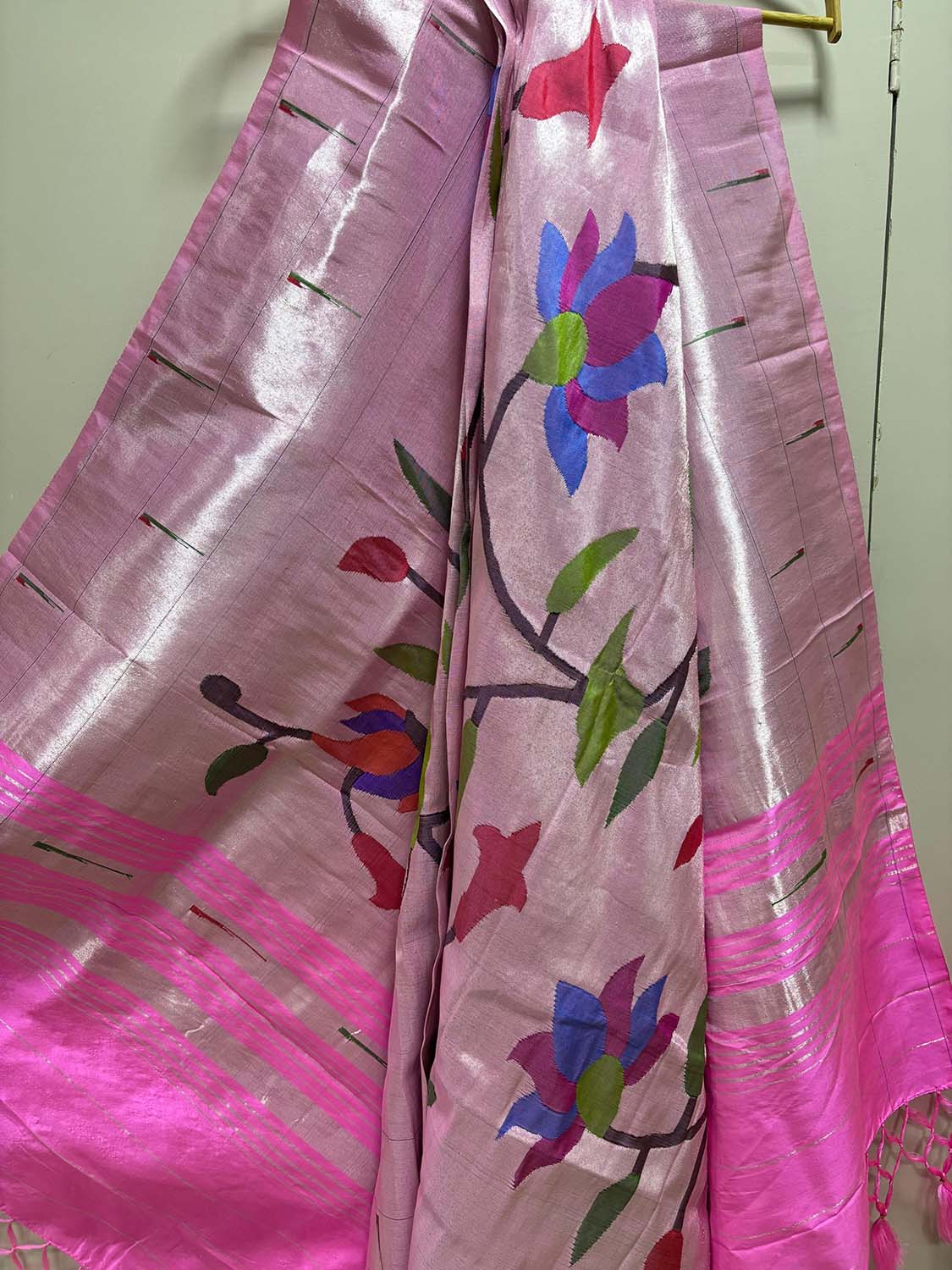Exquisite Pink Paithani Handloom Pure Silk Brocade Muniya Border Flower Design Dupatta - Luxurion World