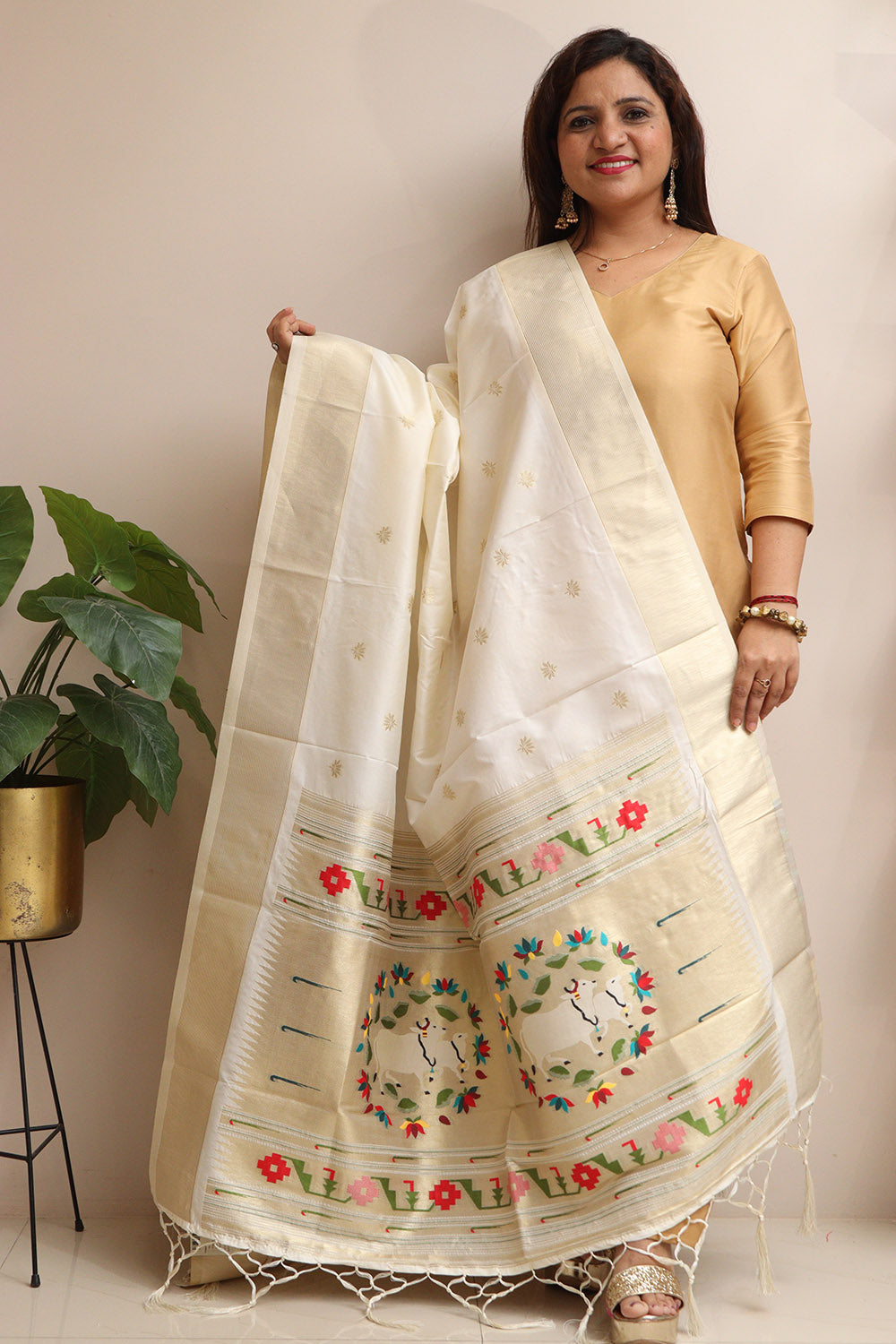 Elegant White Paithani Silk Pichwai Cow Design Dupatta - Luxurion World