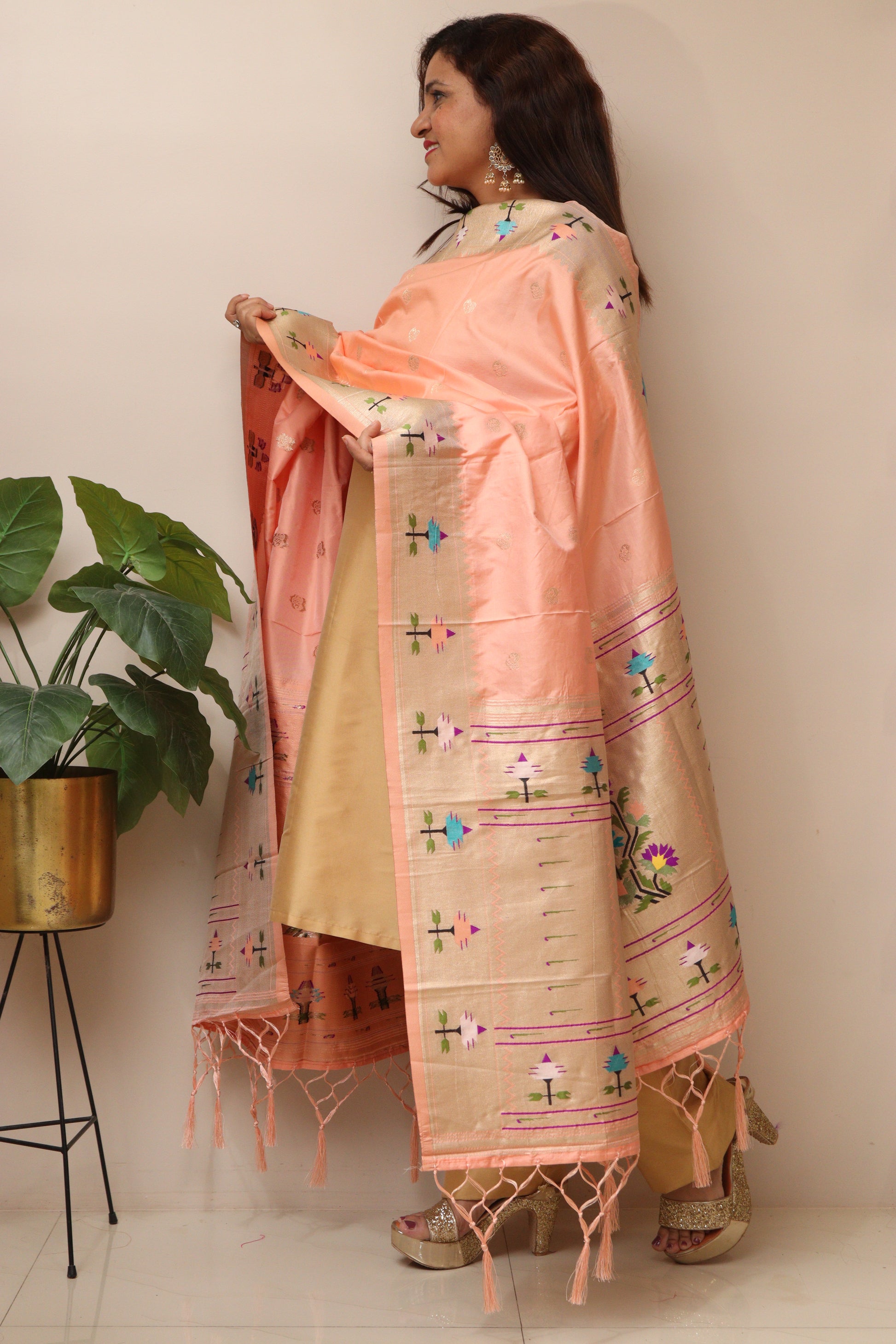Peach Paithani Silk Flower Design Dupatta - Elegant and Luxurious - Luxurion World