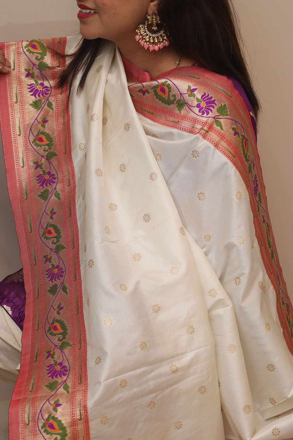 Elegant White Paithani Silk Flower Design Dupatta - Luxurion World