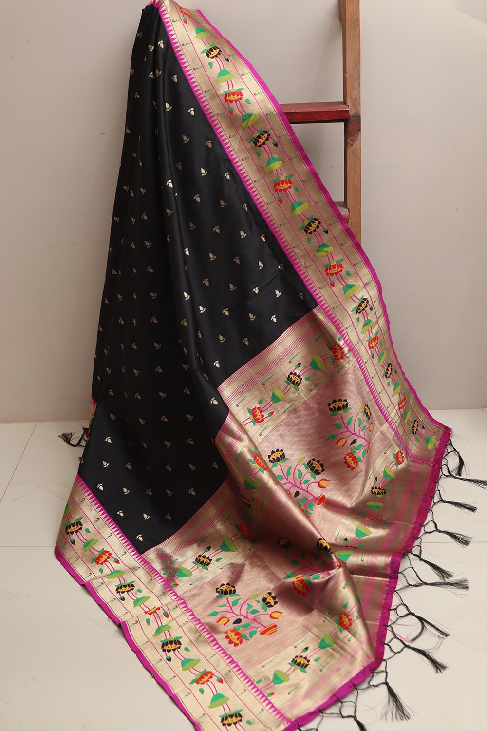 Elegant Black Paithani Silk Flower Design Dupatta - Luxurion World
