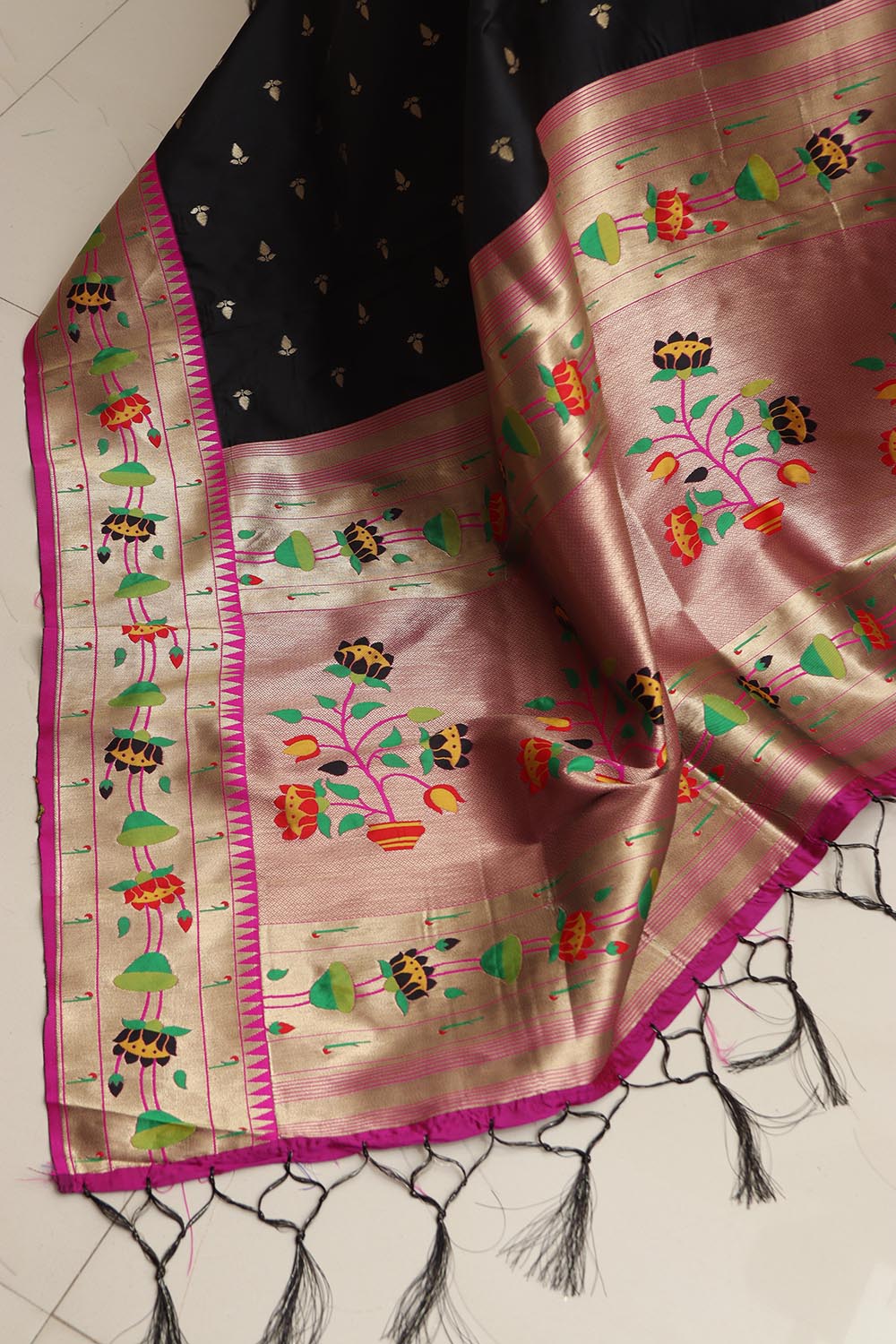 Elegant Black Paithani Silk Flower Design Dupatta - Luxurion World