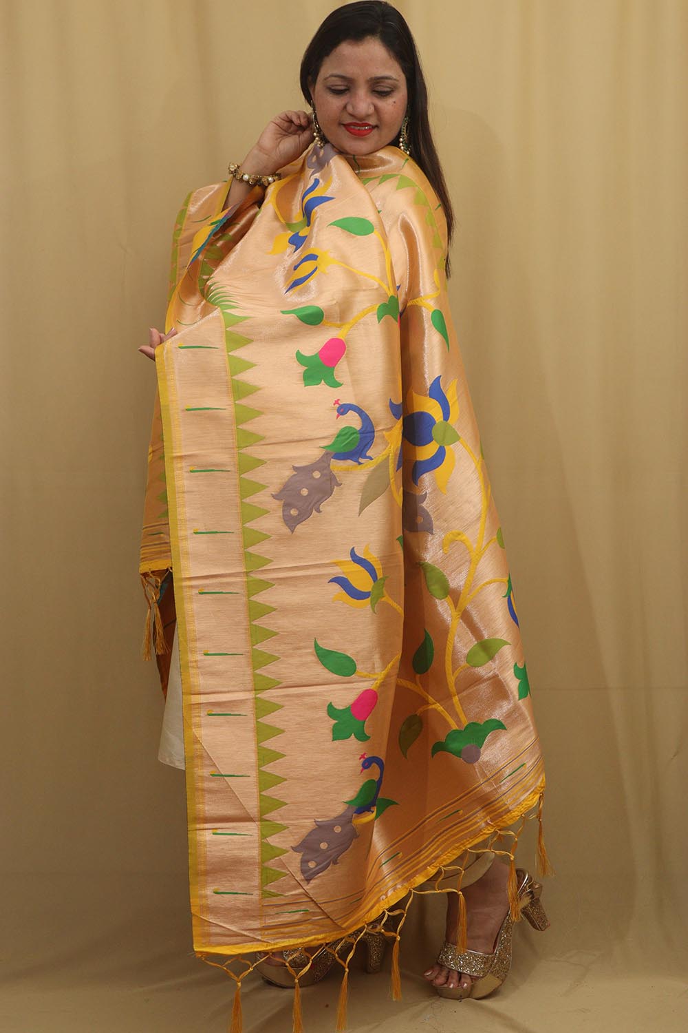 Exquisite Yellow Paithani Silk Dupatta with Peacock & Floral Design - Luxurion World