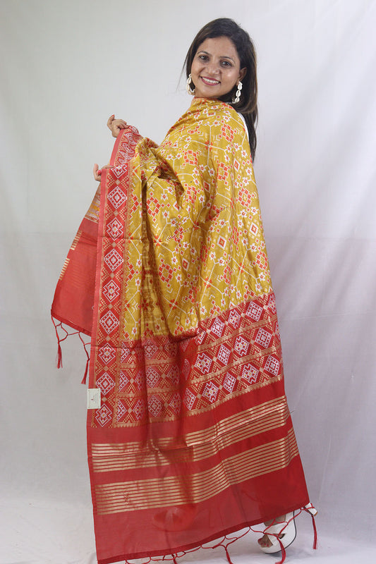 Stunning Yellow Patola Silk Dupatta - with a beautifully handcrafted matching tassel - Luxurion World