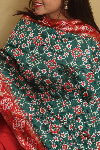 Stunning Green Patola Silk Dupatta - Elegant and Luxurious - Luxurion World
