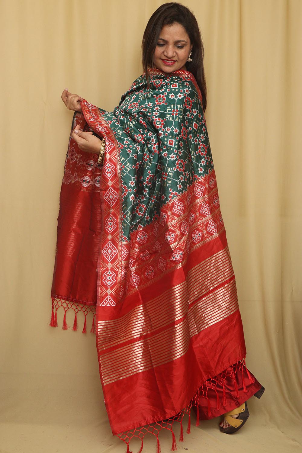 Stunning Green Patola Silk Dupatta - Elegant and Luxurious - Luxurion World