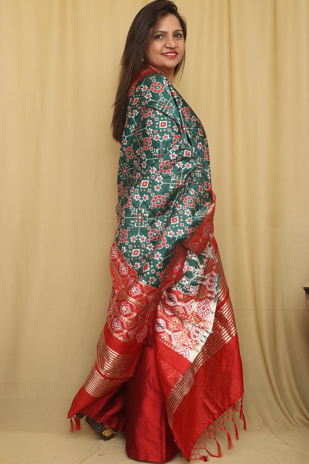 Stunning Green Patola Silk Dupatta - Elegant and Luxurious - Luxurion World