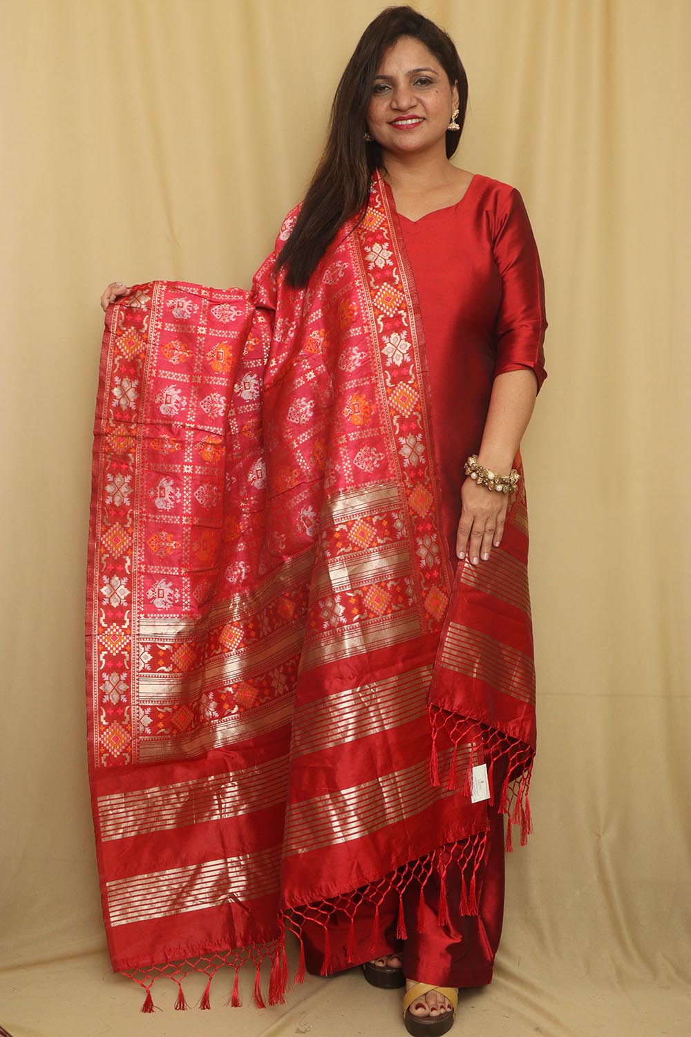Elegant Pink Patola Silk Dupatta - Luxurion World