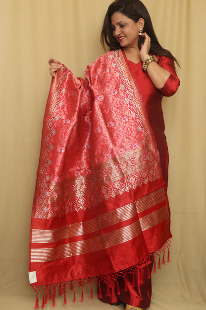 Stunning Pink Patola Silk Dupatta - Limited Edition - Luxurion World