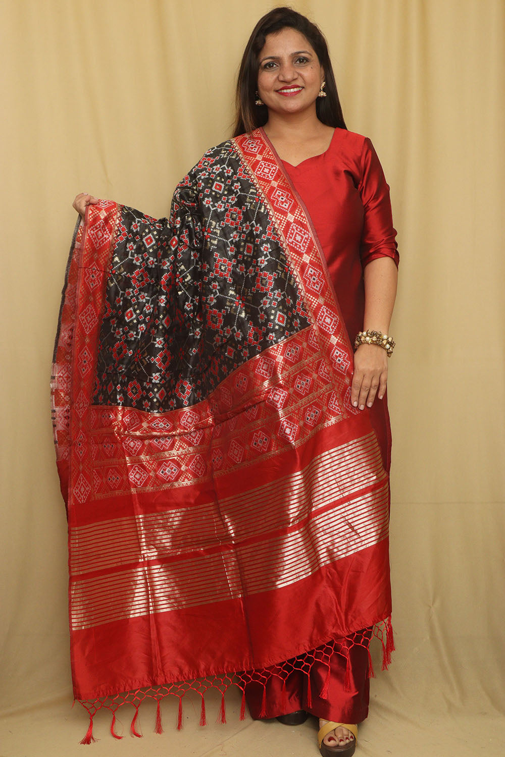 Elegant Black Patola Silk Dupatta - Luxurion World