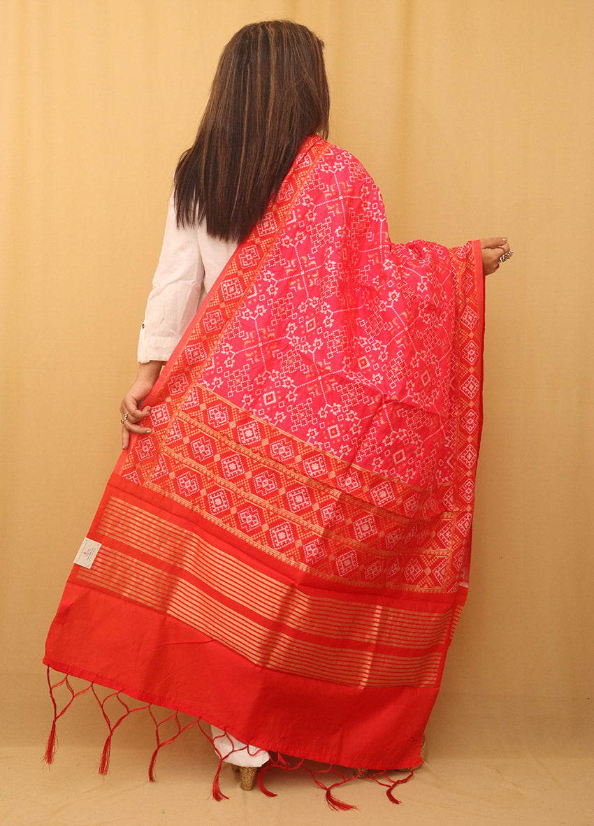 Stunning Pink Patola Silk Dupatta - with a beautifully handcrafted matching tassel - Luxurion World