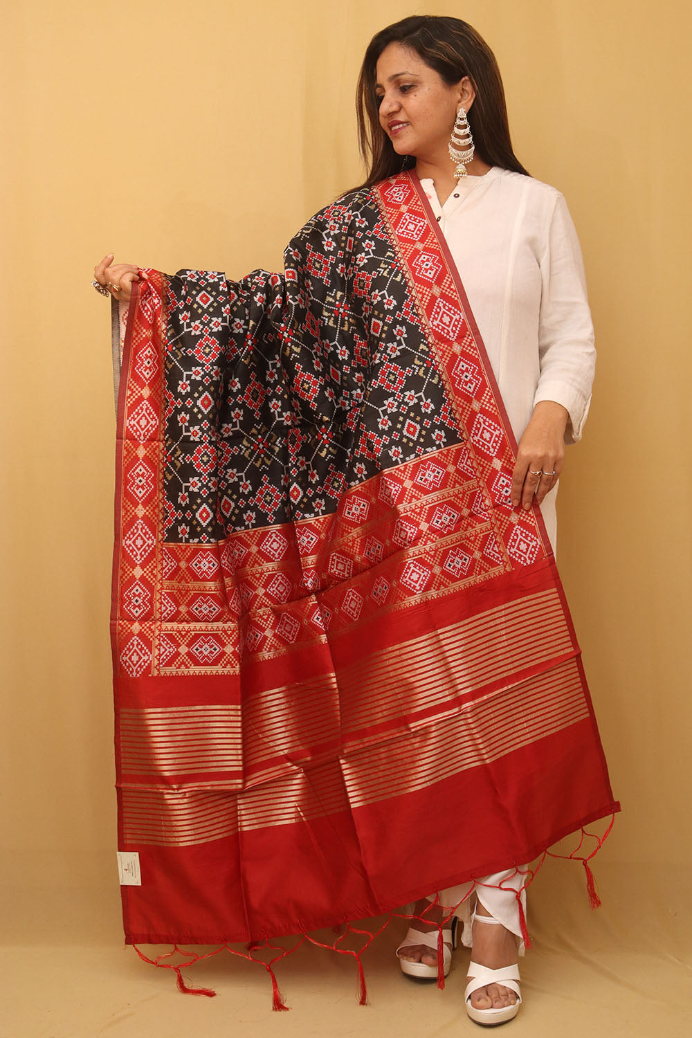 Black Patola Silk Dupatta - Luxurion World