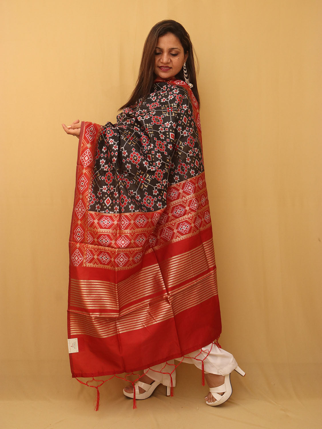 Black Patola Silk Dupatta - Luxurion World