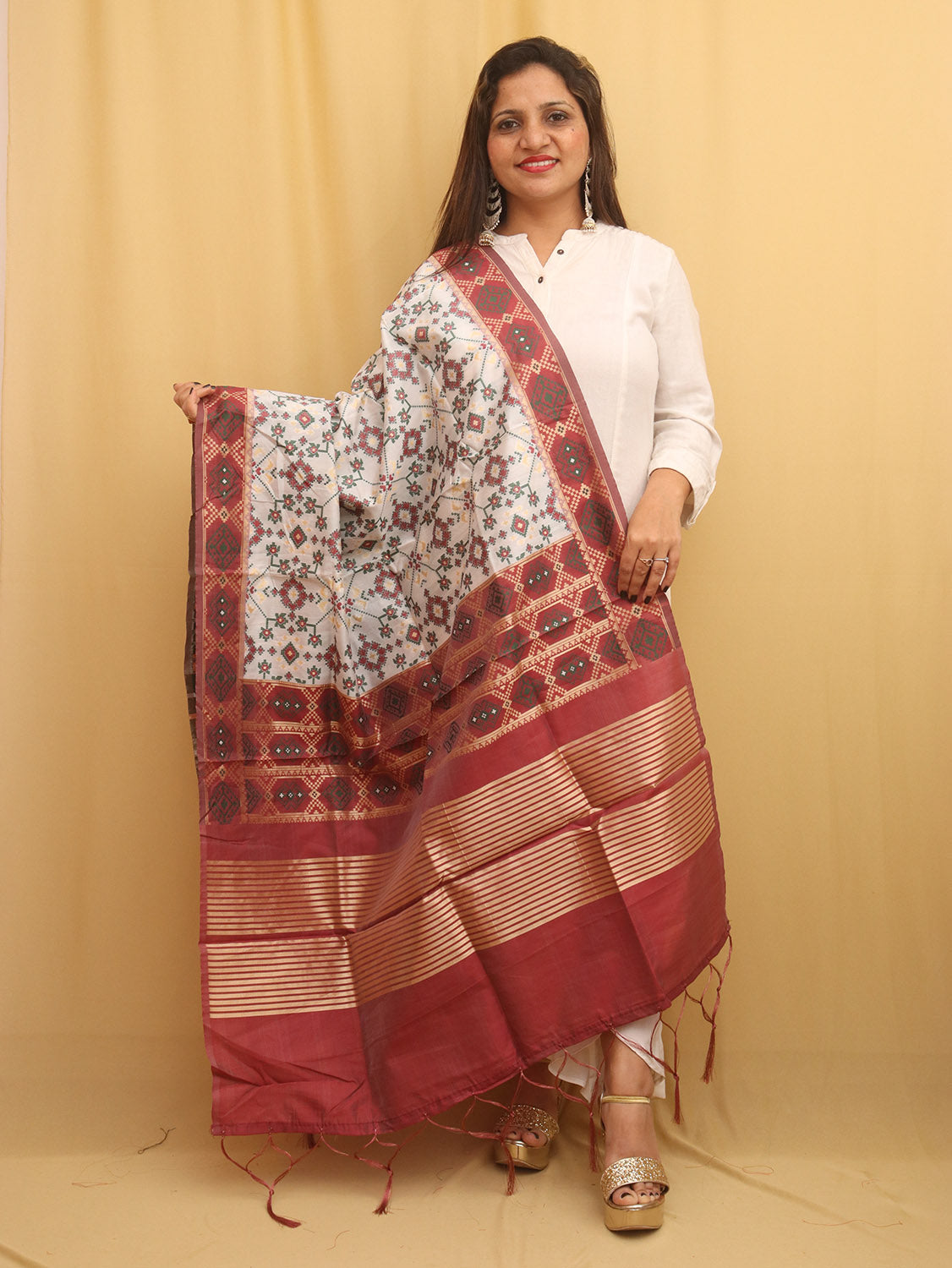 Elegant Off White Patola Silk Dupatta - Luxurion World