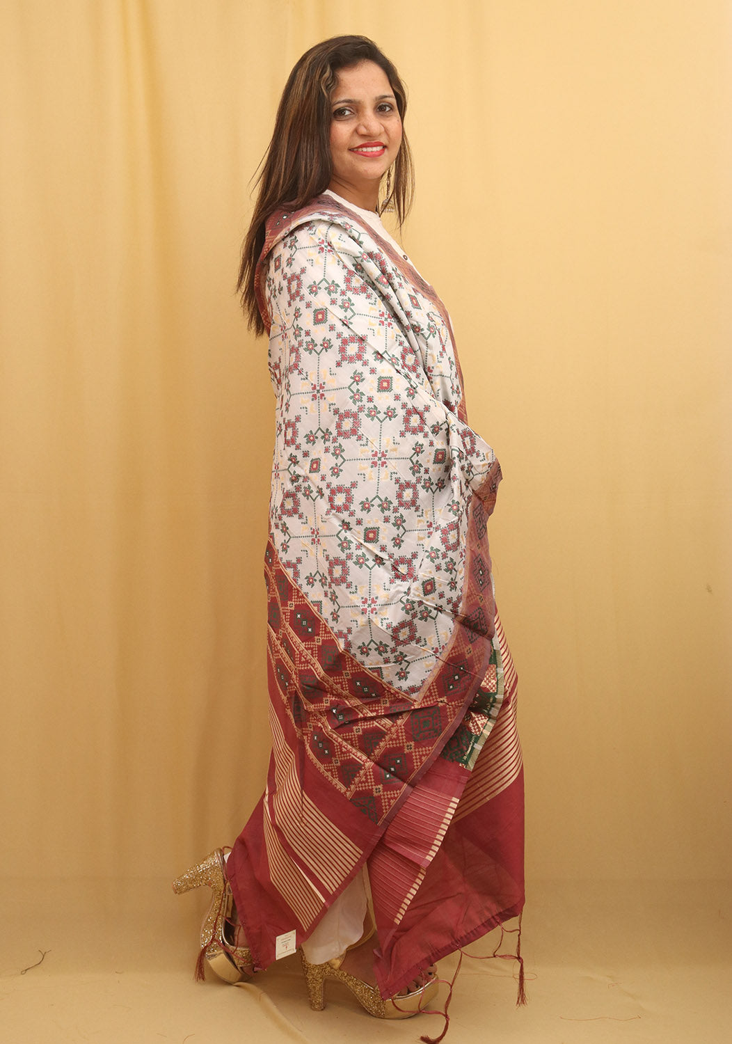 Elegant Off White Patola Silk Dupatta - Luxurion World