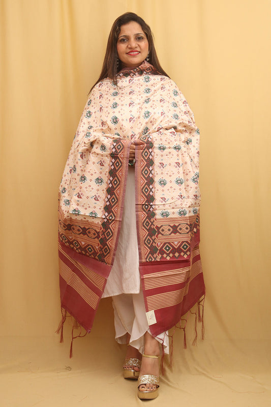 Off White Patola Silk Dupatta - Luxurion World