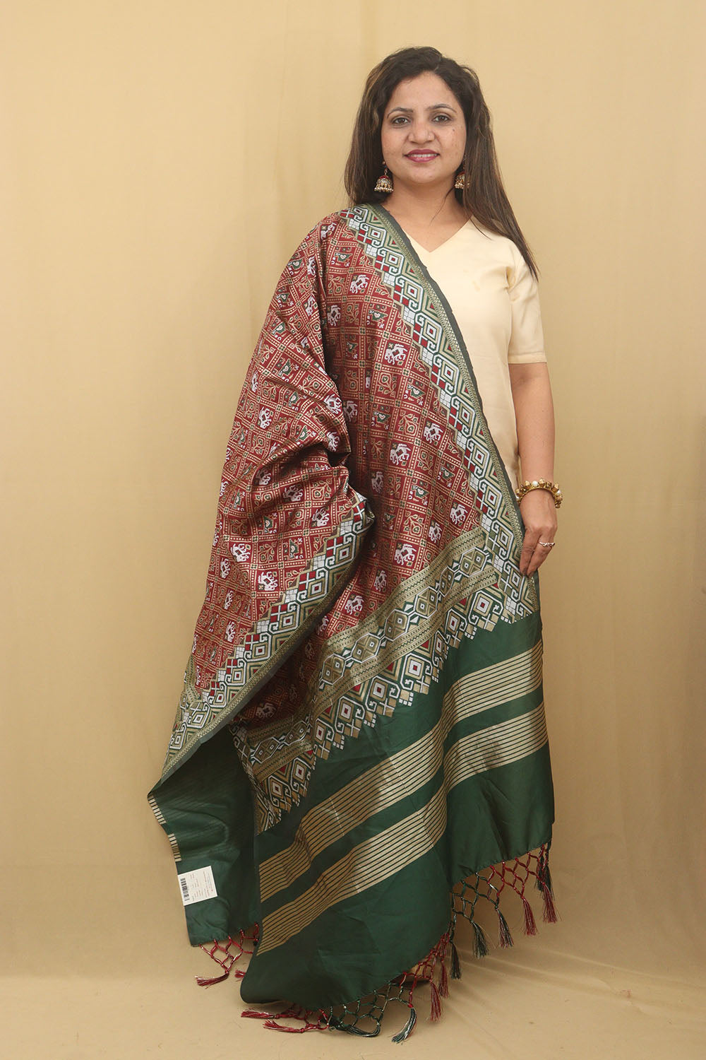 Elegant Maroon Patola Silk Dupatta: A Timeless Accessory - Luxurion World