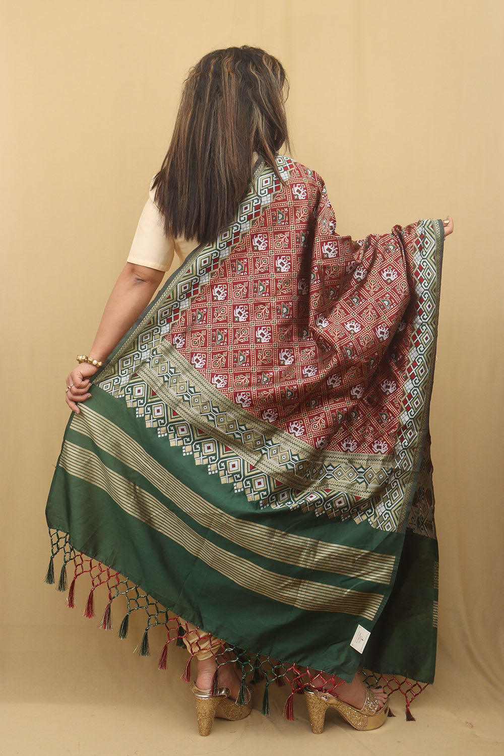 Elegant Maroon Patola Silk Dupatta: A Timeless Accessory - Luxurion World