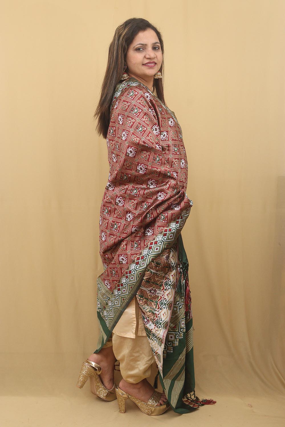 Elegant Maroon Patola Silk Dupatta: A Timeless Accessory - Luxurion World