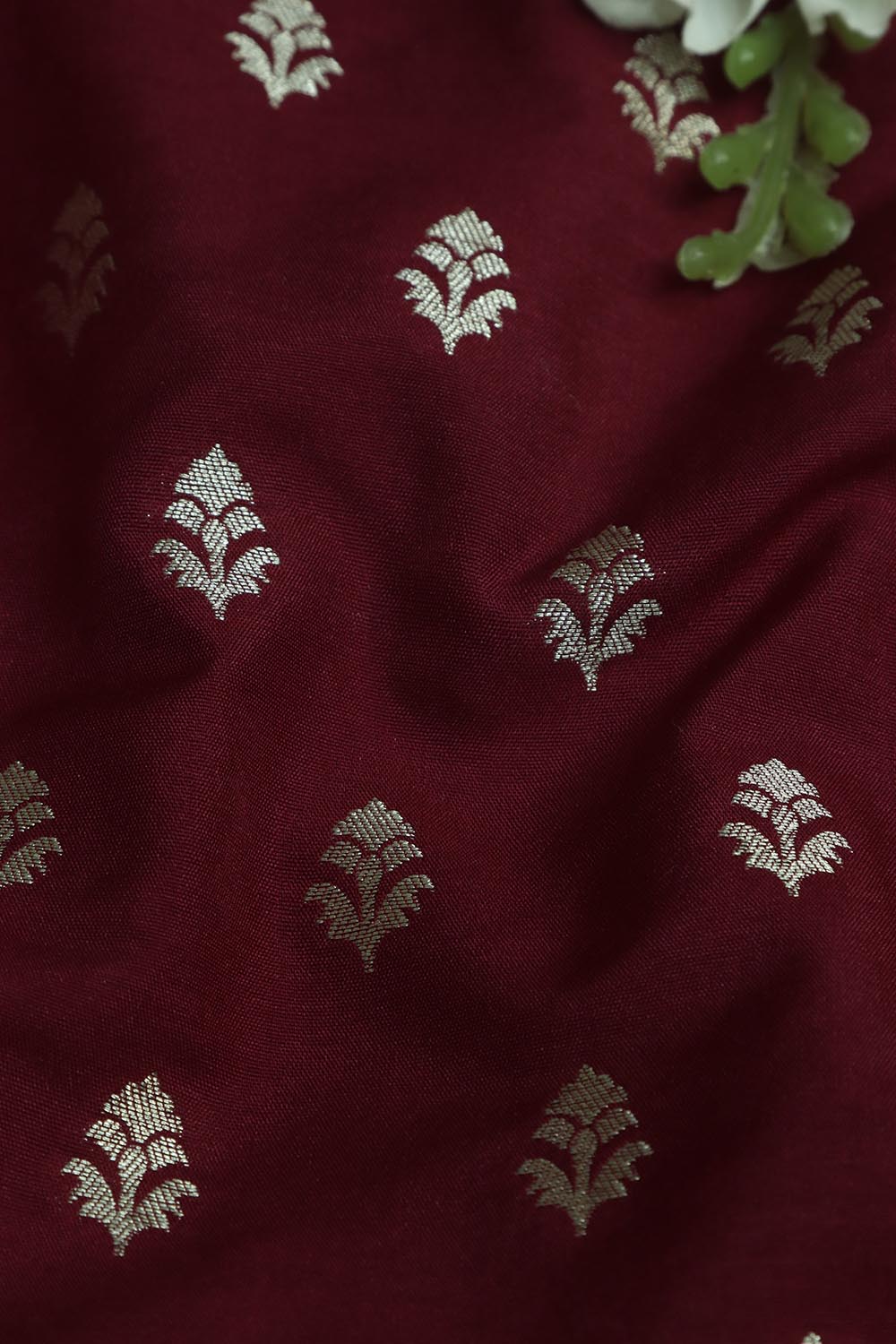 Stunning Maroon Banarasi Silk Fabric ( 1 Mtr ) - Luxurion World