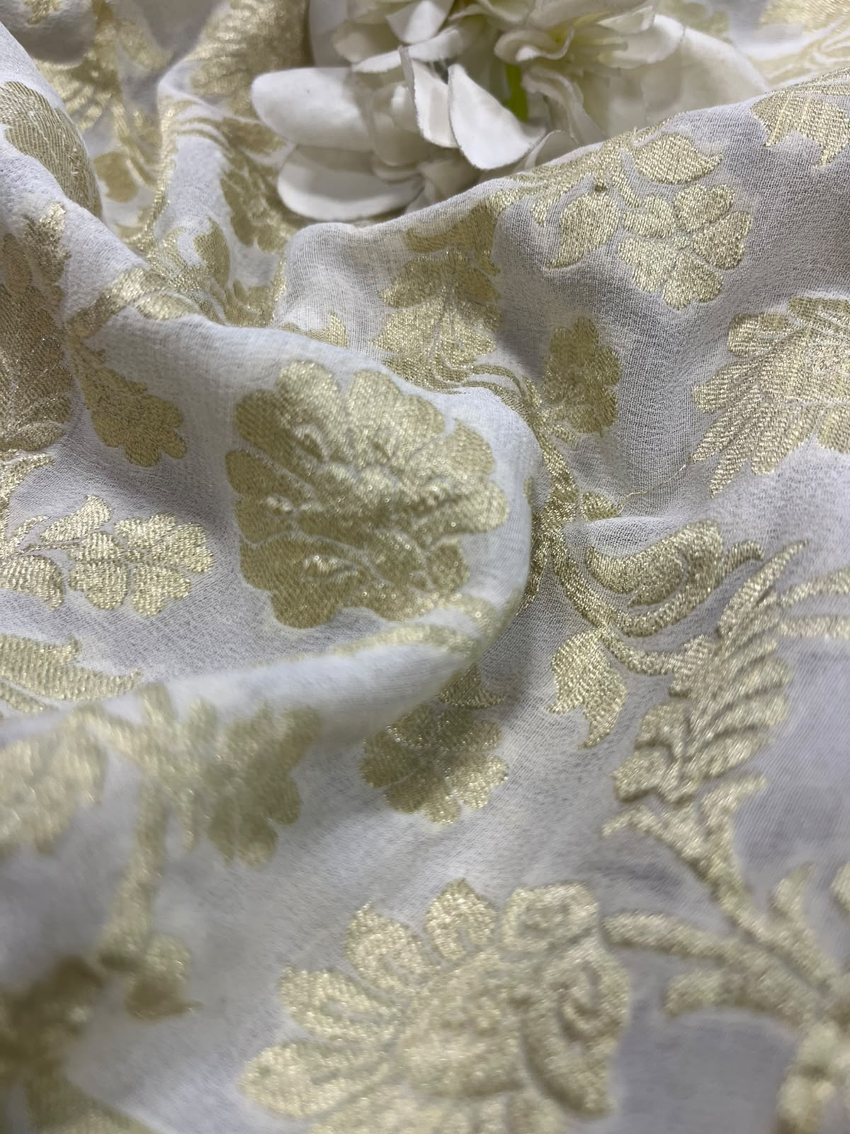 Dyeable Handloom Banarasi Pure Georgette Flower Design Fabric ( 1 Mtr )