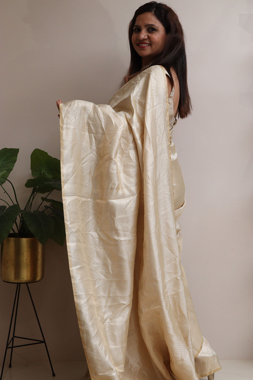 Exquisite Dyeable Handloom Banarasi Pure Moonga Tissue Silk Saree - Luxurion World