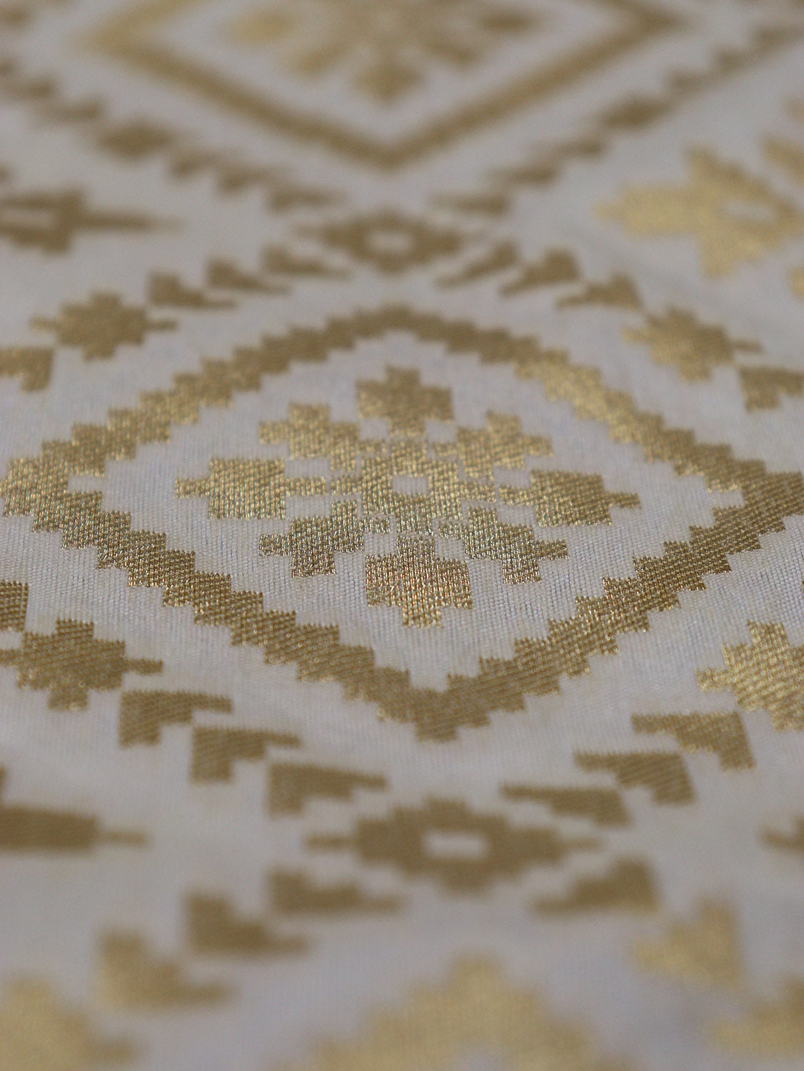 Dazzling Dyeable Banarasi Silk Fabric - 1 Mtr - Luxurion World