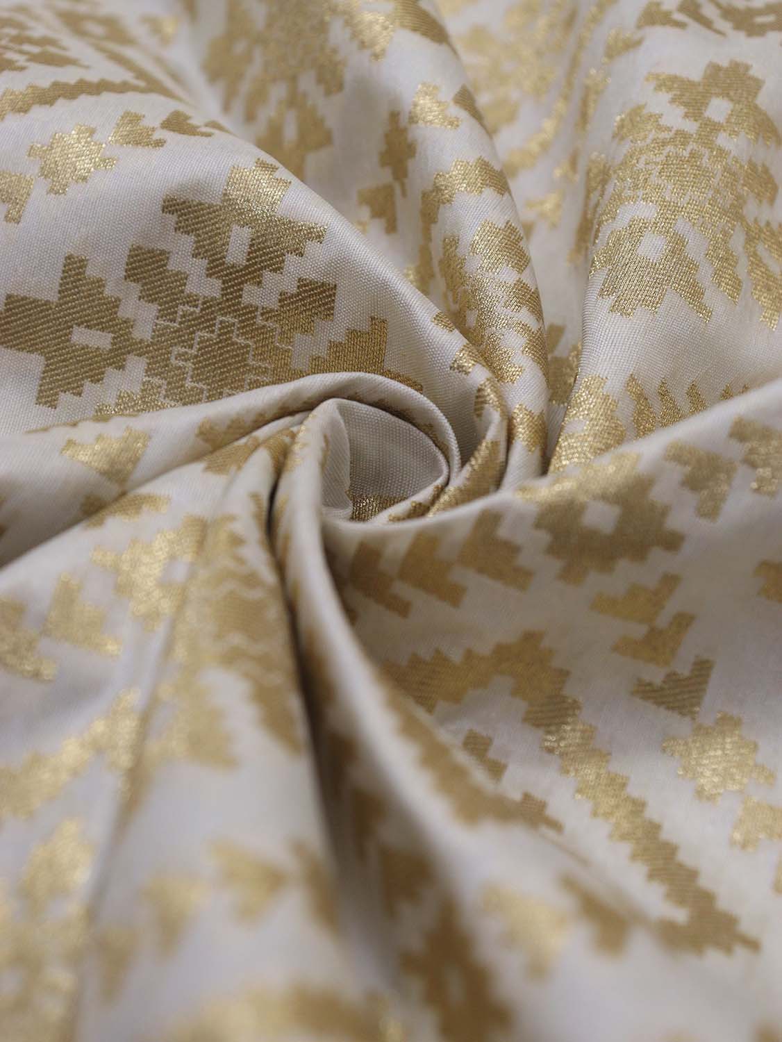 Dazzling Dyeable Banarasi Silk Fabric - 1 Mtr