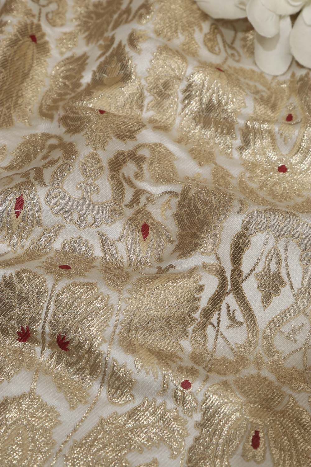 Elegant White Banarasi  Kimkhwab Silk Fabric ( 1 Mtr ) - Luxurion World