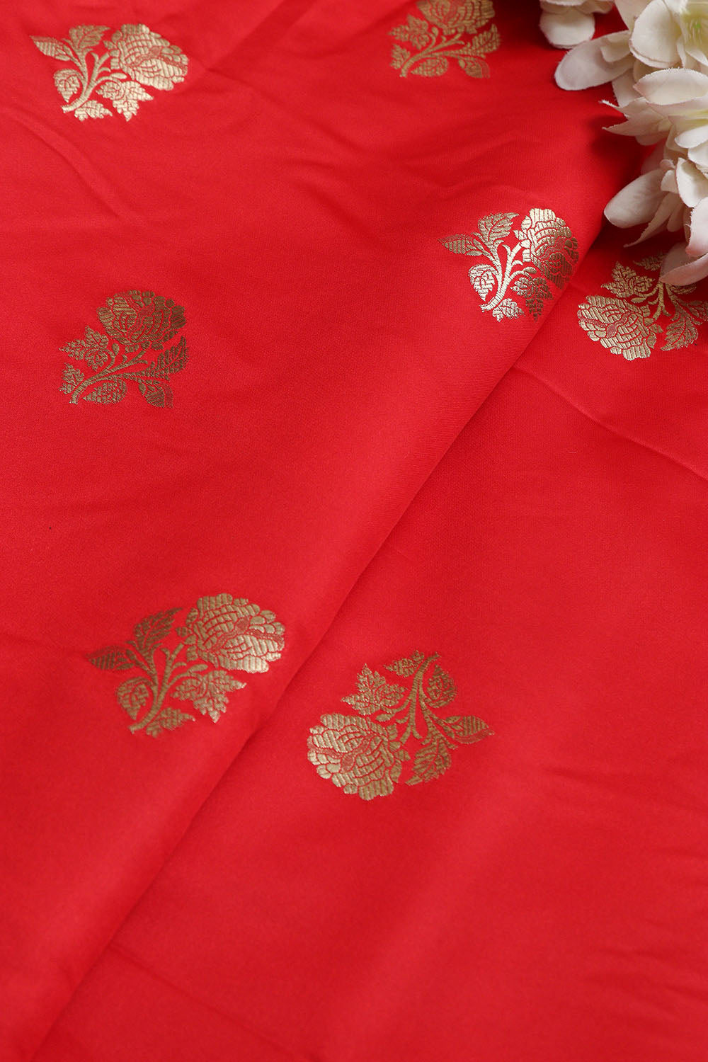 Red Handloom Banarasi Silk Flower Design Fabric ( 1 Mtr ) - Luxurion World