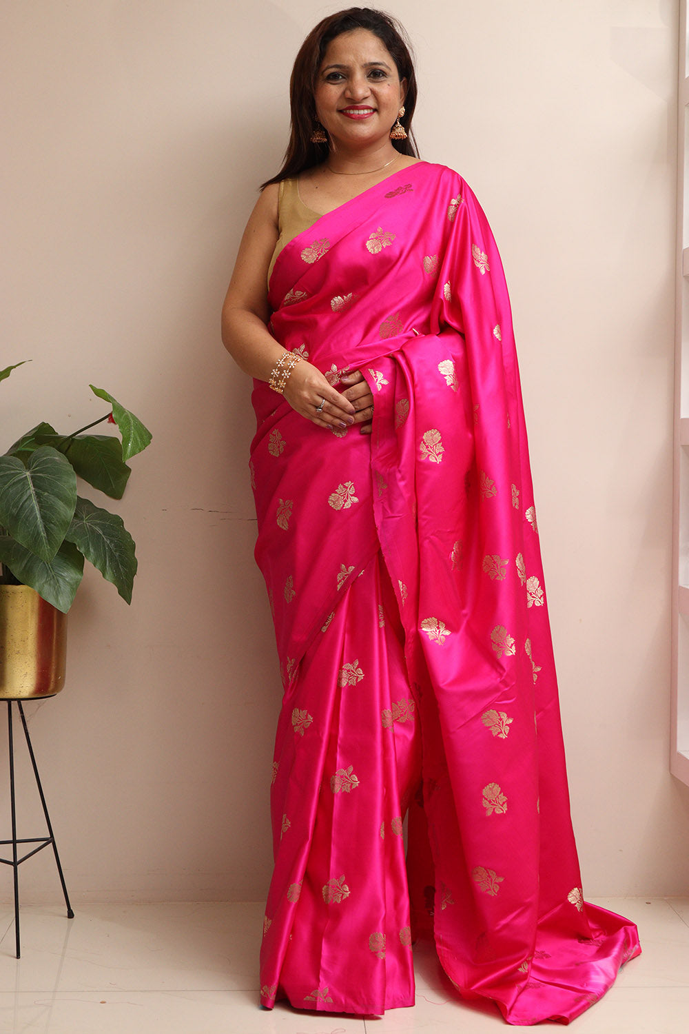 Pink Handloom Banarasi Silk Flower Design Saree - Luxurion World