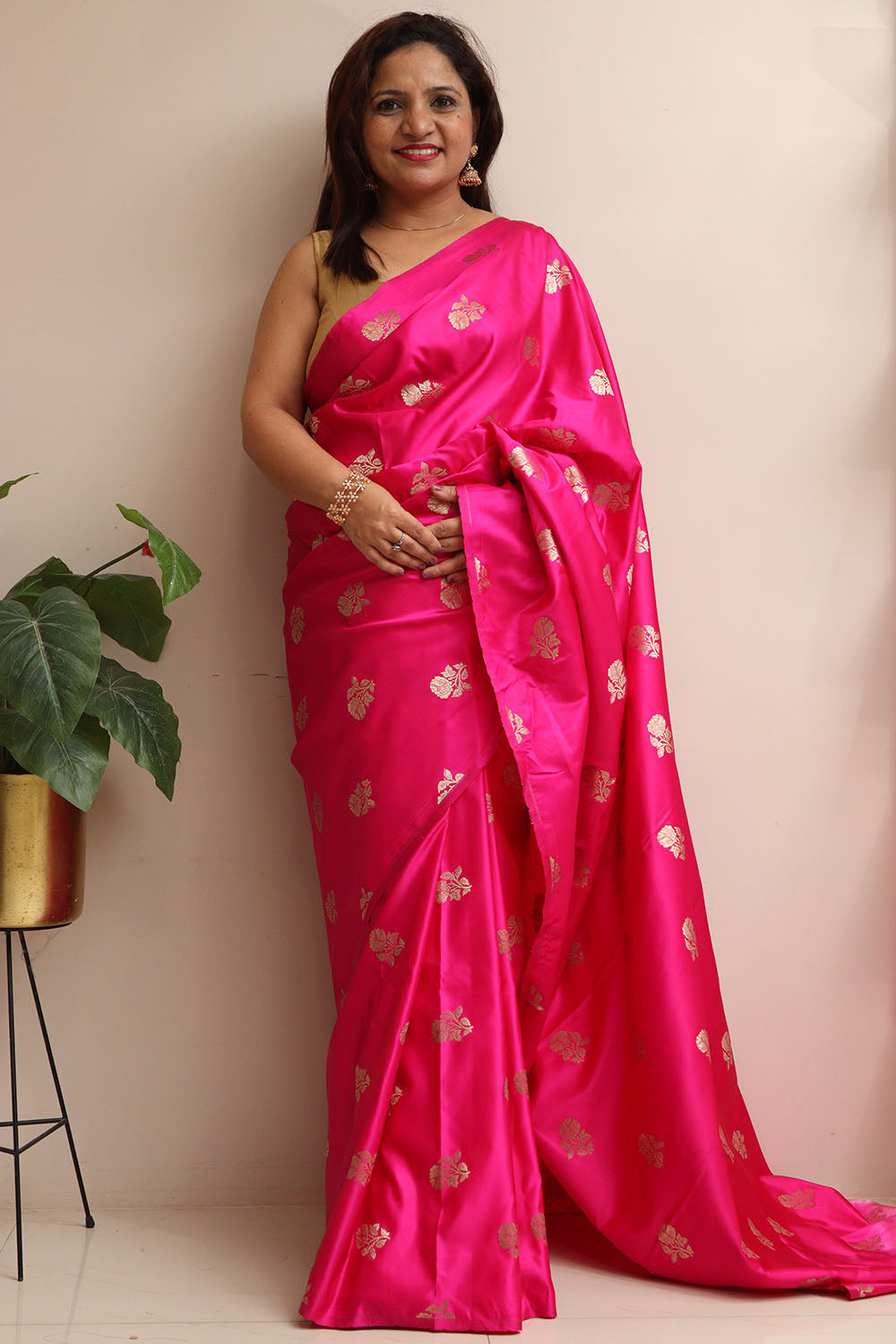 Pink Handloom Banarasi Silk Flower Design Saree - Luxurion World
