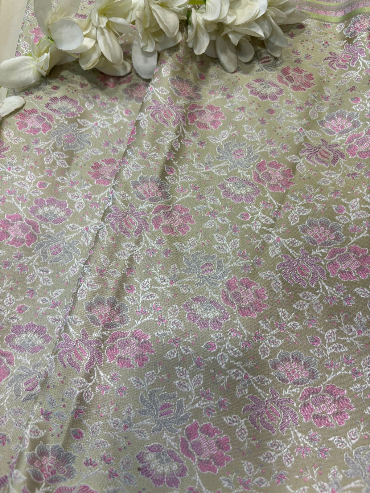 Pastel Handloom Banarasi Tanchui Silk Fabric ( 1 Mtr ) - Luxurion World