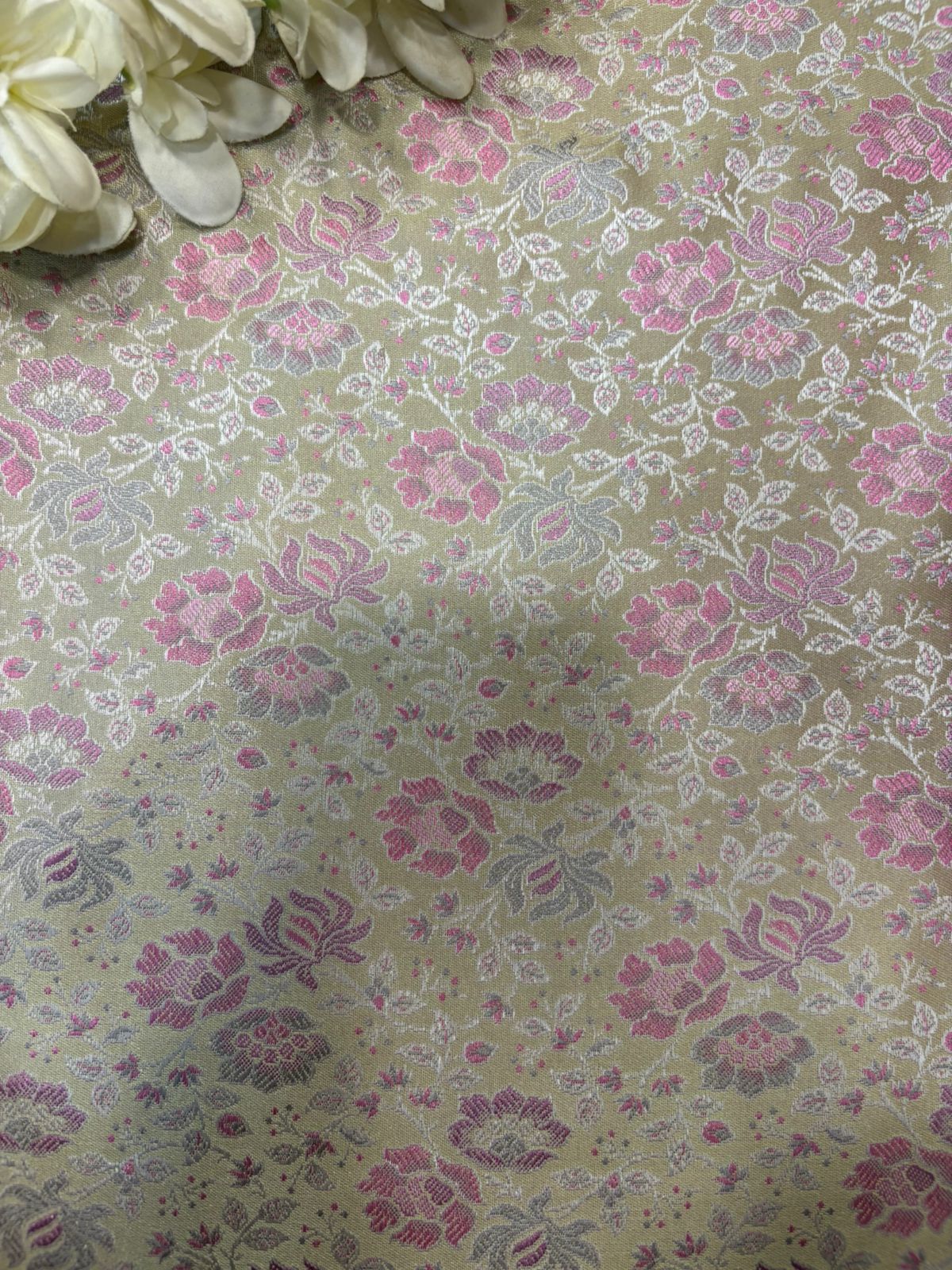 Pastel Handloom Banarasi Tanchui Silk Fabric ( 1 Mtr ) - Luxurion World
