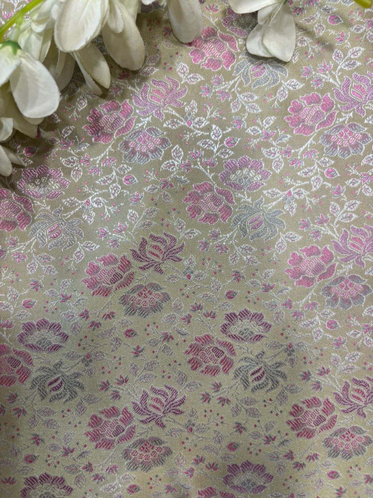Pastel Handloom Banarasi Tanchui Silk Fabric ( 1 Mtr ) - Luxurion World