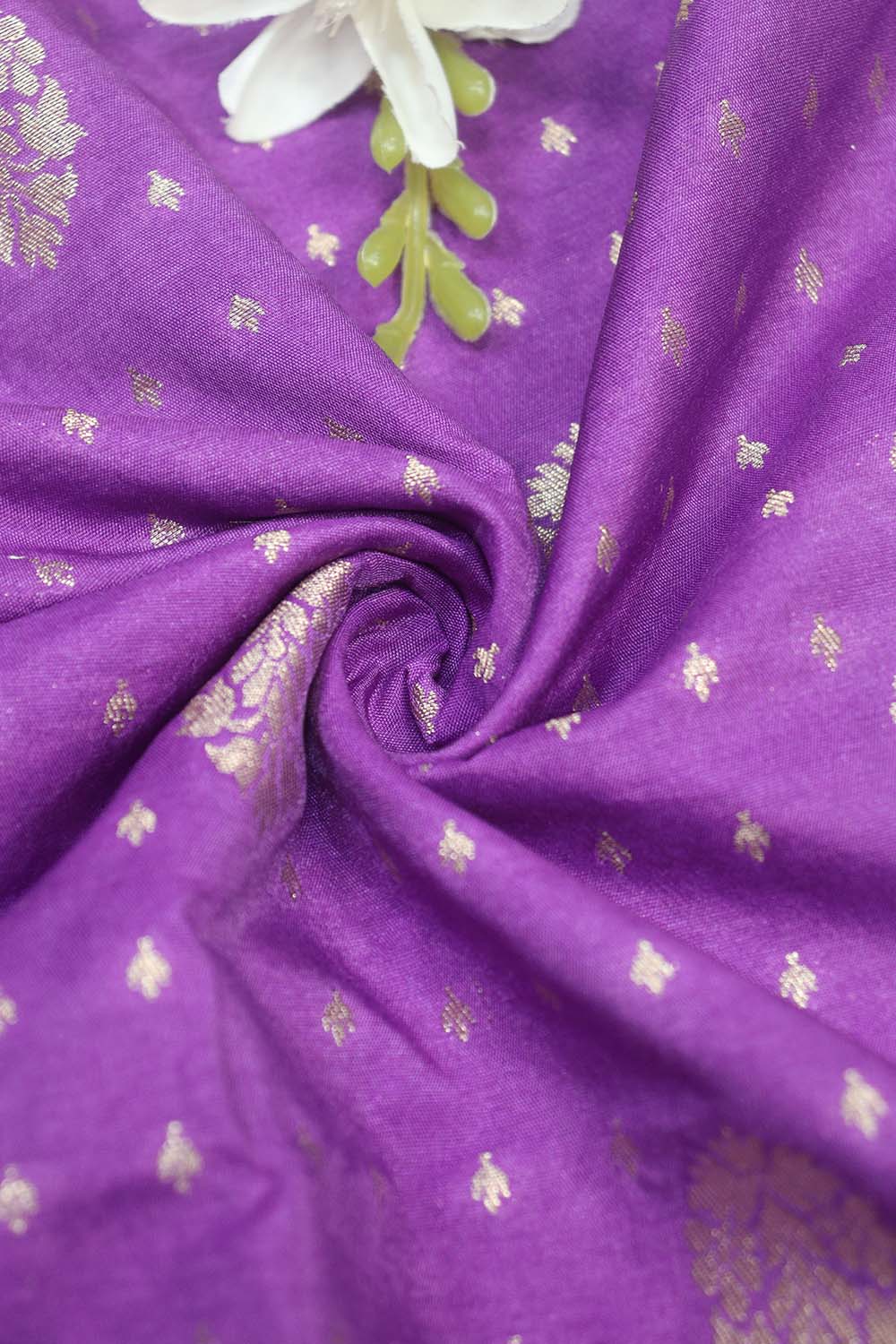 Elegant Purple Banarasi Silk Fabric: 1 Mtr of Luxurious Beauty - Luxurion World