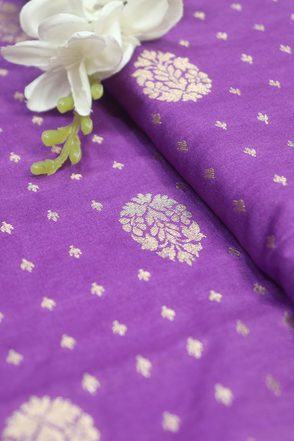 Elegant Purple Banarasi Silk Fabric: 1 Mtr of Luxurious Beauty - Luxurion World