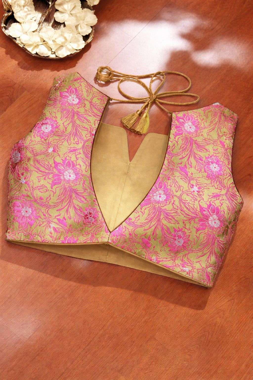 Green Banarasi Tanchui Silk Fabric - Luxurion World