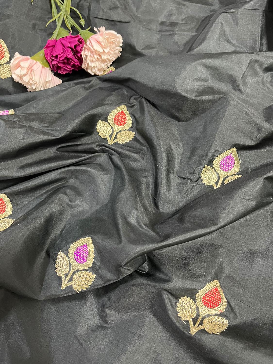 Black Banarasi Pure Katan Silk Meenakari Fabric ( 1 Mtr ) - Luxurion World