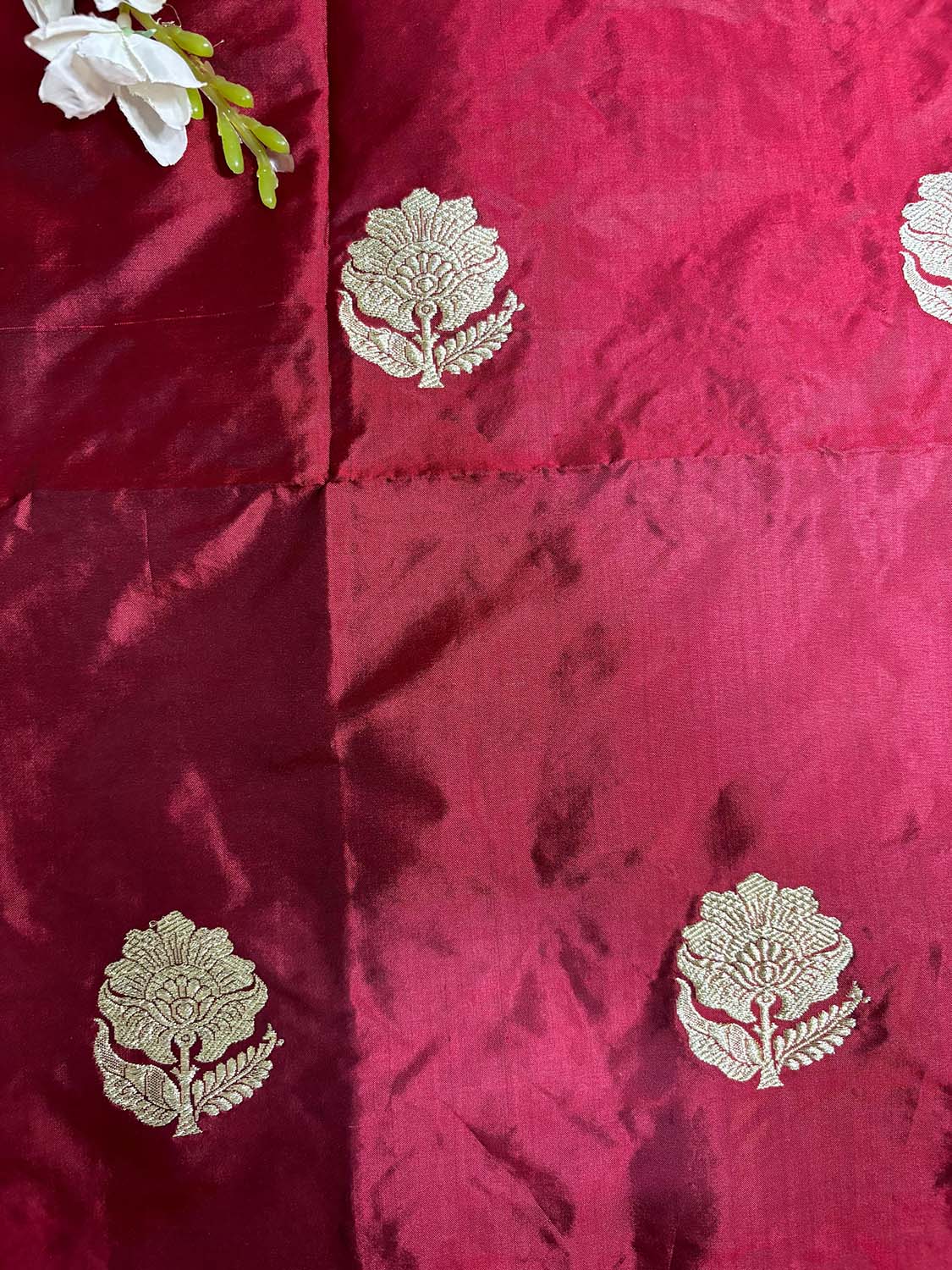 Elegant Maroon Banarasi Pure Katan Silk Fabric ( 1 Mtr) - Luxurion World
