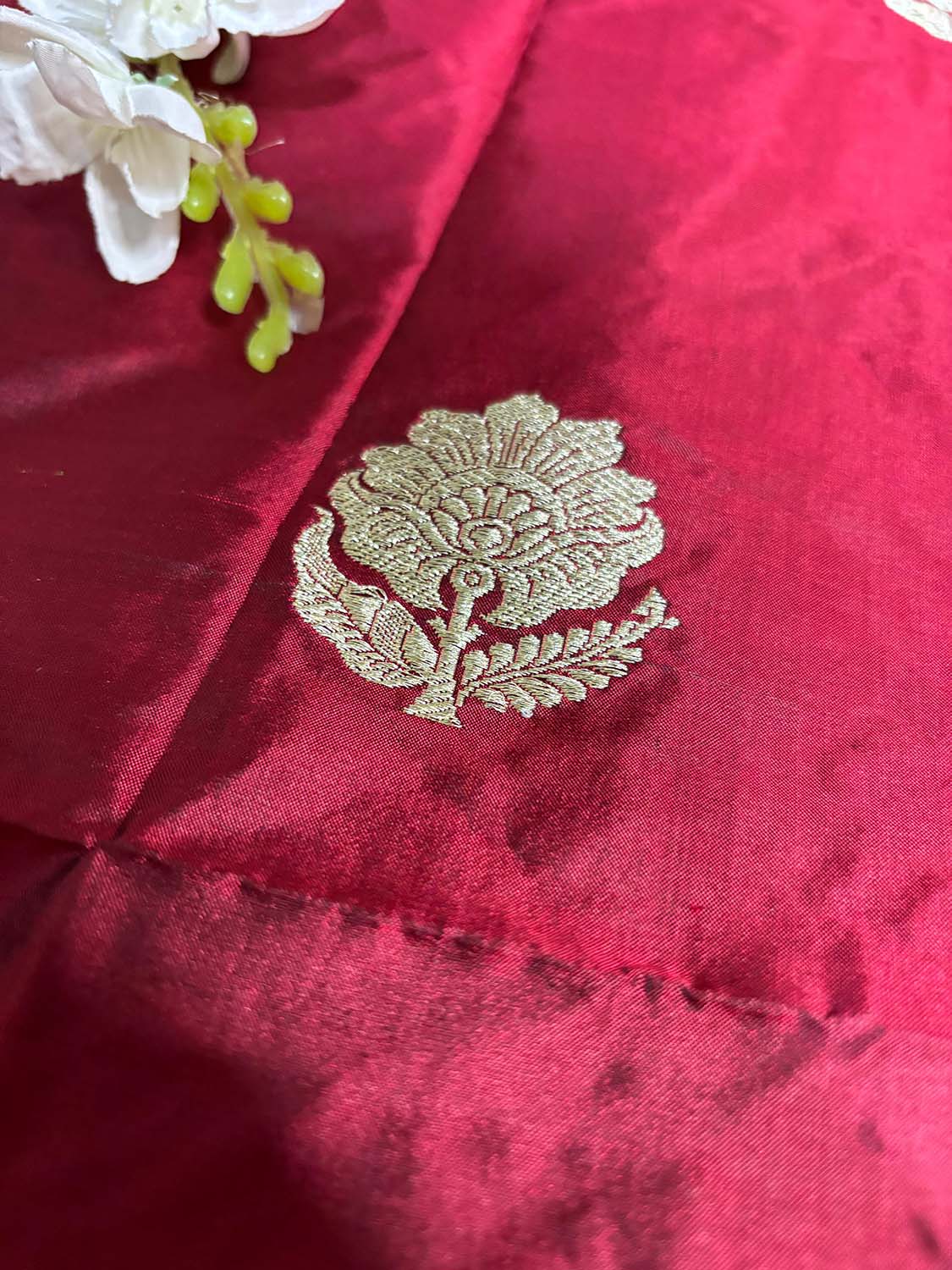 Elegant Maroon Banarasi Pure Katan Silk Fabric ( 1 Mtr) - Luxurion World
