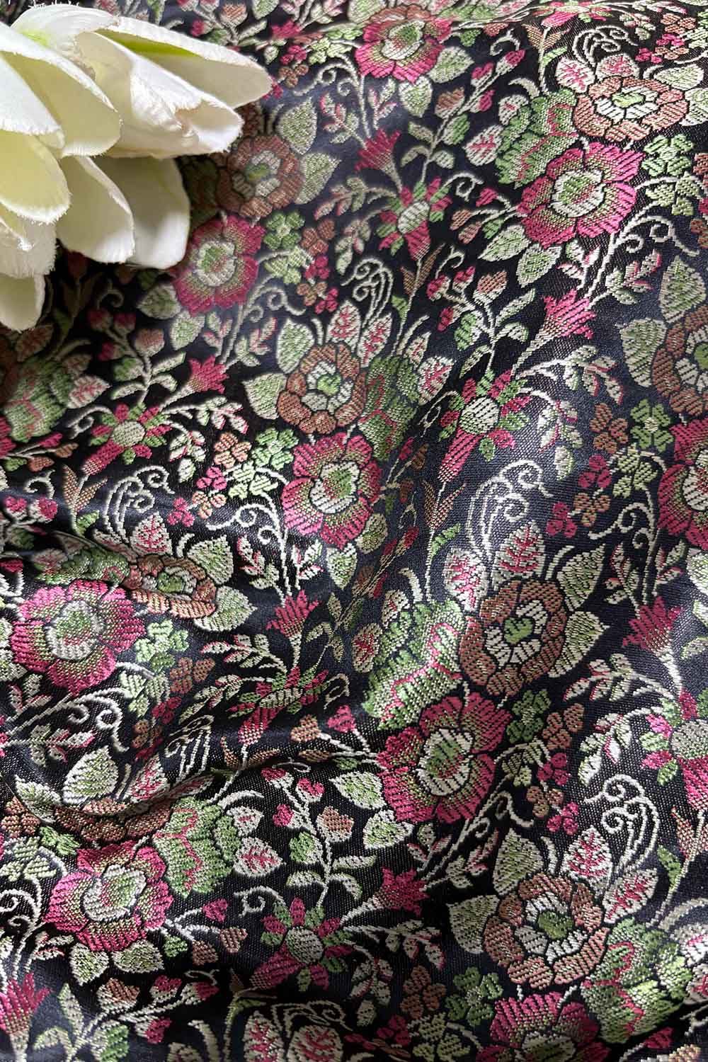Elegant Black Banarasi Silk Tanchui Fabric ( 1 Mtr ) - Luxurion World