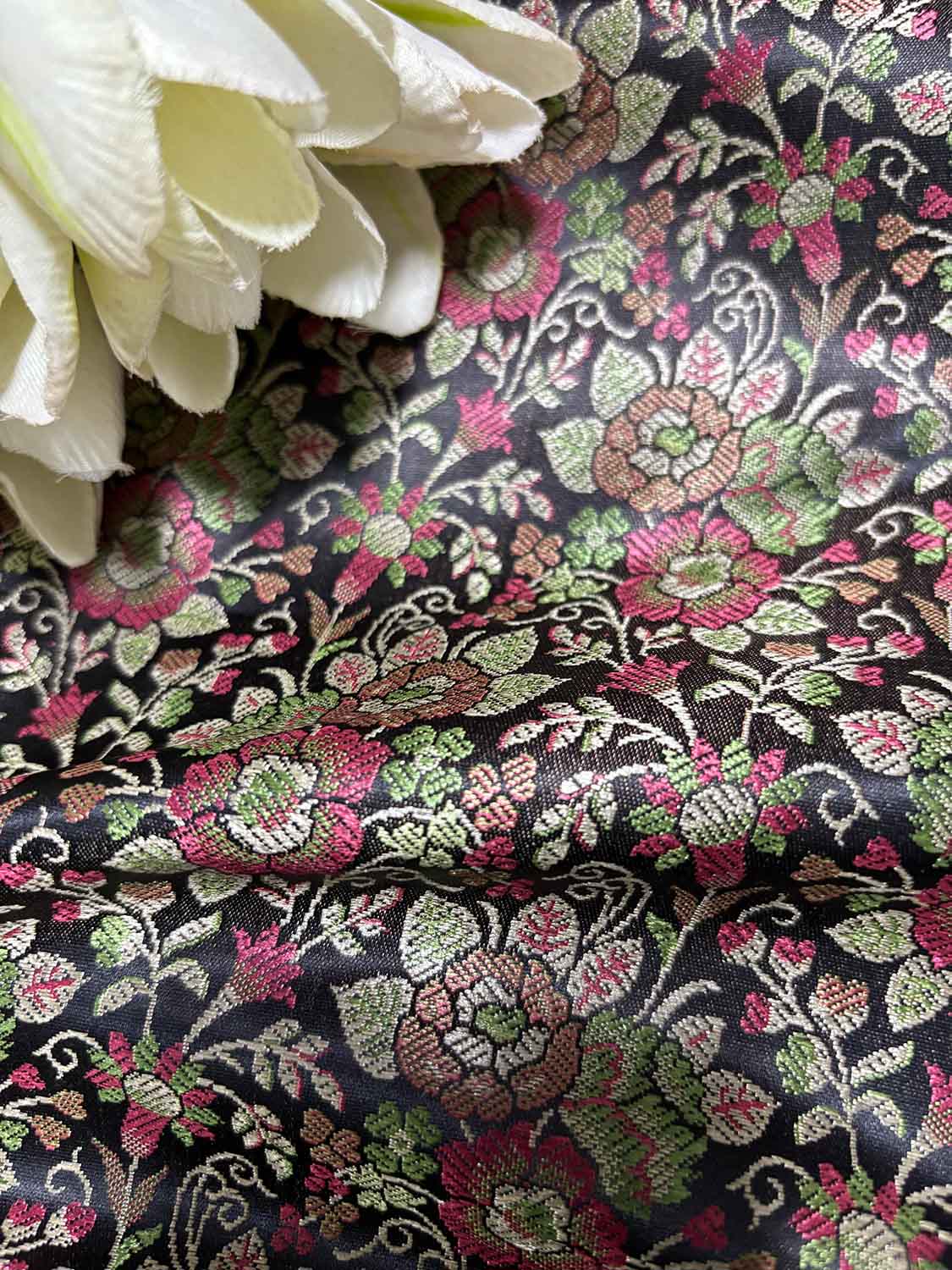 Elegant Black Banarasi Silk Tanchui Fabric ( 1 Mtr ) - Luxurion World