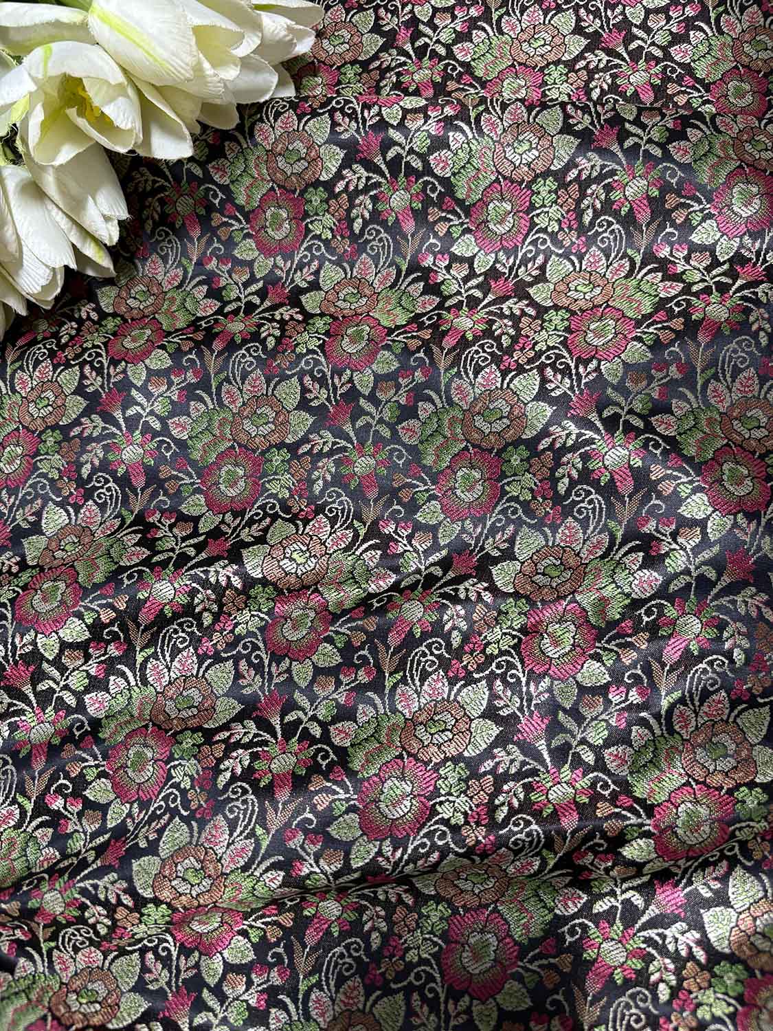 Elegant Black Banarasi Silk Tanchui Fabric ( 1 Mtr ) - Luxurion World