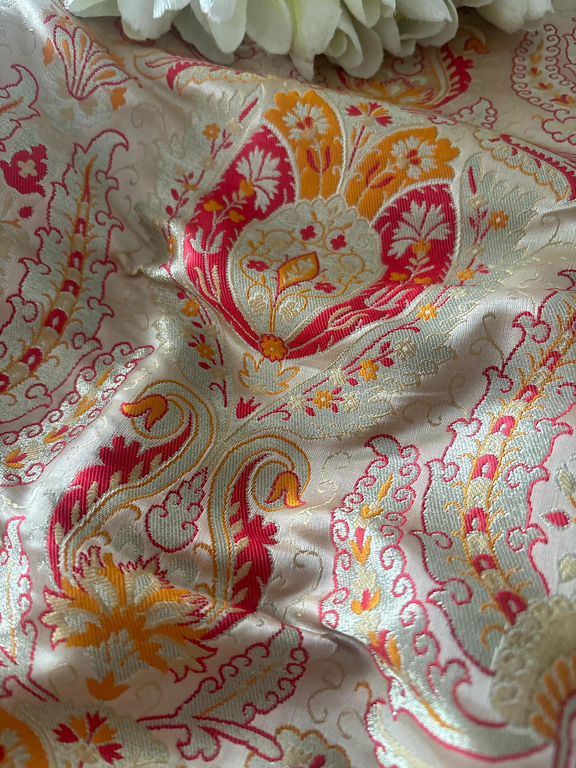 Luxurious Golden Banarasi Kimkhwab Silk Fabric ( 1 Mtr ) - Luxurion World