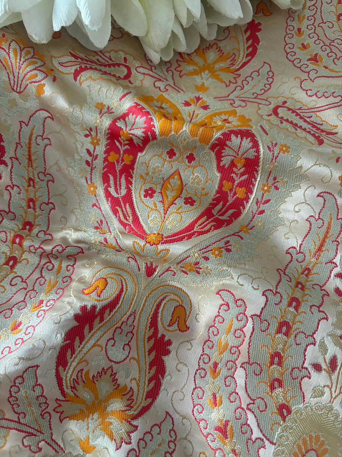 Luxurious Golden Banarasi Kimkhwab Silk Fabric ( 1 Mtr ) - Luxurion World